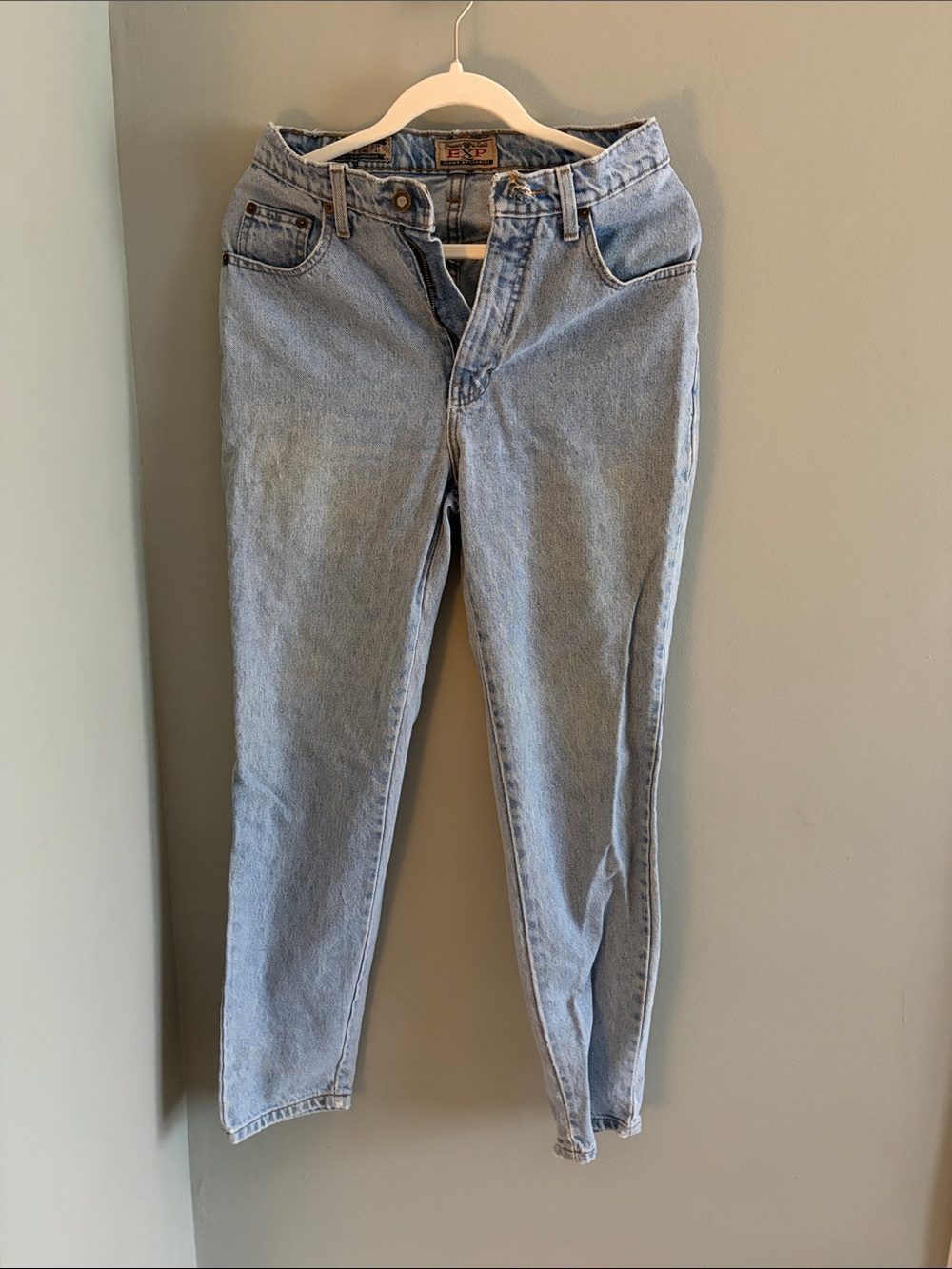 Express Straight Leg Jeans in Light Blue Wash